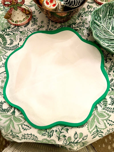 Lumina Scallop Trim Placemats in Green